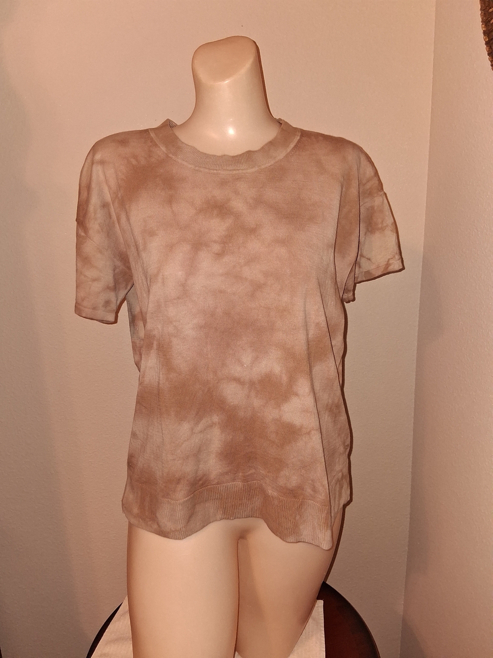 Banana Republic Beige Tie-Dye Short Sleeve Sweater Tee